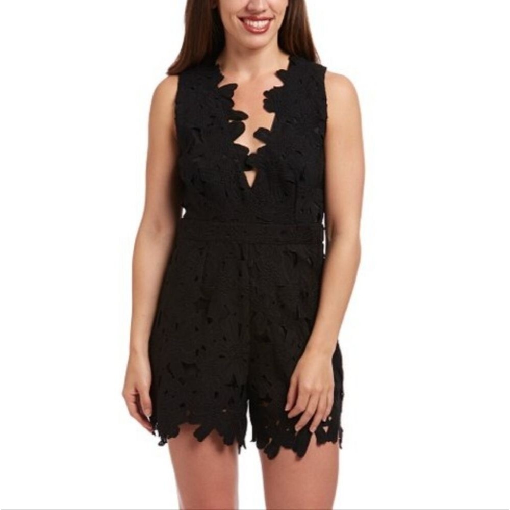 Xtaren black deep-v floral lace shorts romper size Small
